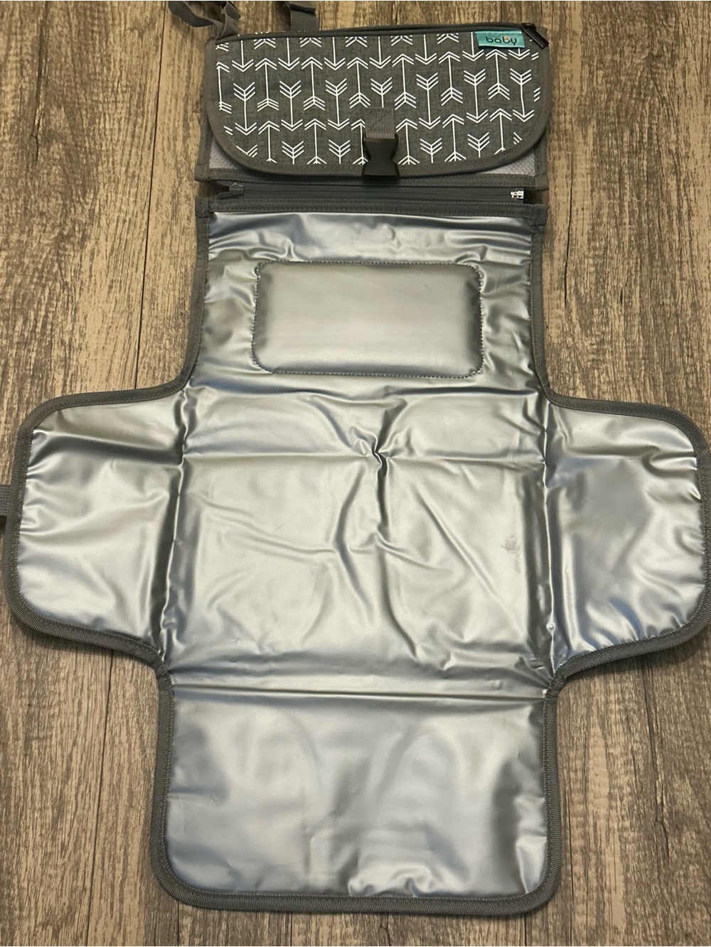 Kopi Baby Portable Diaper Changing Pad Clutch - Grey Arrow Print - Picture 6 of 7